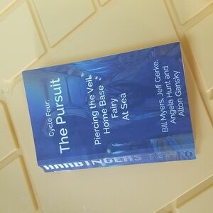 📚THE PURSUIT, HARBINGERS, CYCLE FOUR, PAPERBACK